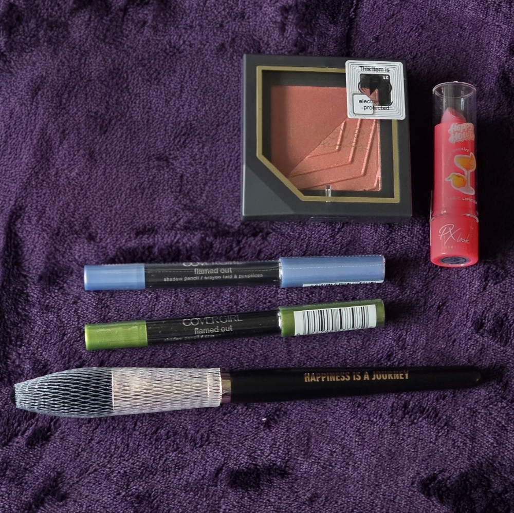 Set of 5 Items | Blush, Shadow Pencils, Lip Color and Highlighy Brush